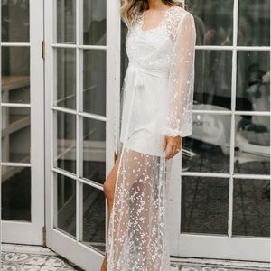 NEVER WORN Le Rose Adelina Bridal Robe (Ivory)